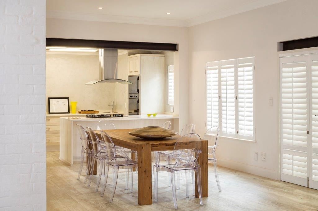 Dining Area Deborah Garth Interior Design International (Pty)Ltd Modern kitchen