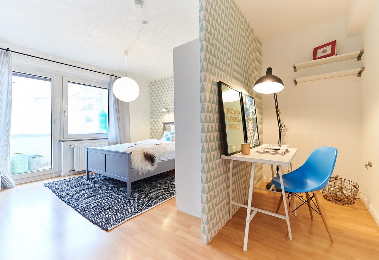 Klein und fein mit einem Rundum sorglos Wohn-Paket - Möbliertes Appartement für Relocation Zwecke, Tschangizian Home Staging & Redesign Tschangizian Home Staging & Redesign مكتب عمل أو دراسة