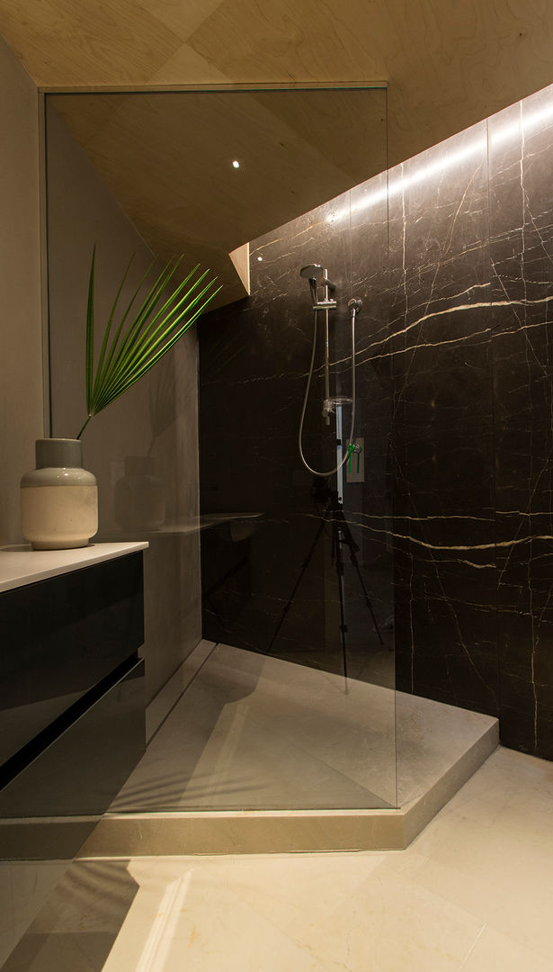 casa TriTra, Ad'A Ad'A Modern bathroom Marble