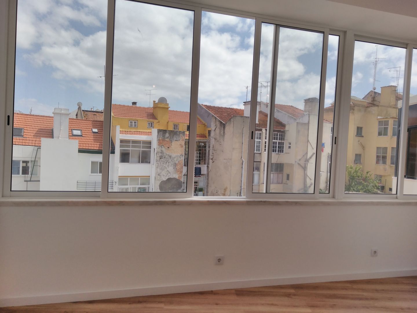 Apartamento T2 Penha França - Lisboa, EU LISBOA EU LISBOA Minimalistische Häuser