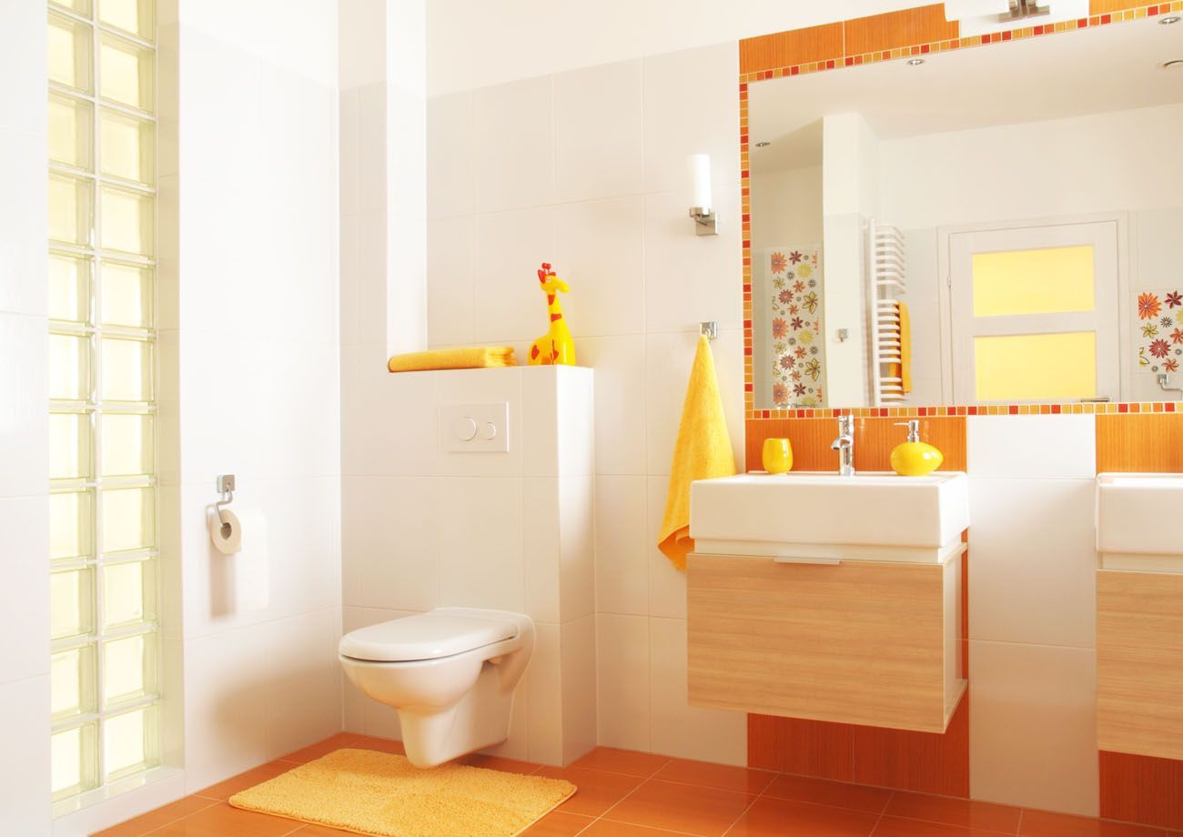 Reformas baños Málaga Klausroom Baños de estilo moderno Compuestos de madera y plástico