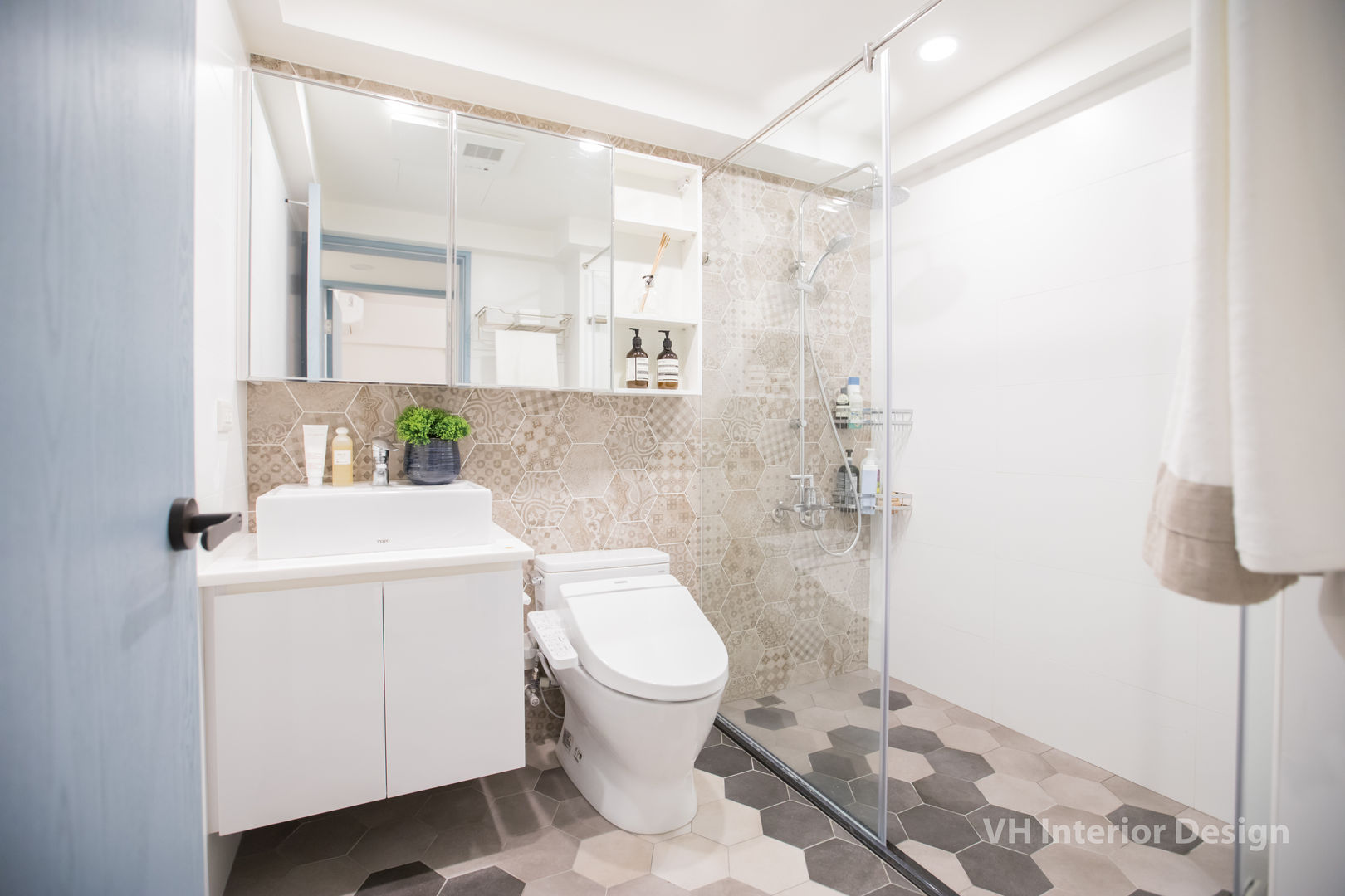 板橋施公館, VH INTERIOR DESIGN VH INTERIOR DESIGN Ванная комната в стиле модерн