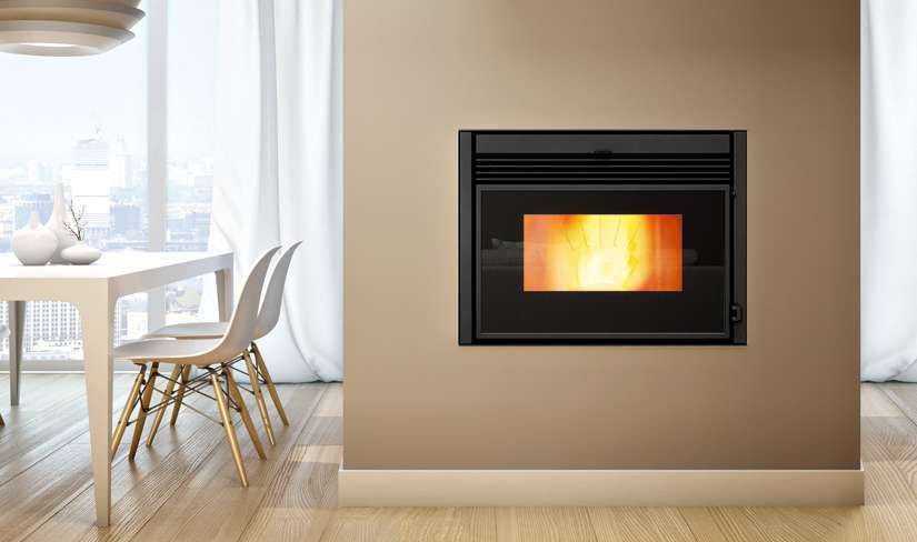 CAMINETTO A PELLET "ATOMO EVO" Tonazzo Srl Soggiorno moderno CAMINO,CAMINO A PELLET,STILE MODERNO,RISCALDAMENTO,CALORE,CONTO TERMICO,INCENTIVO