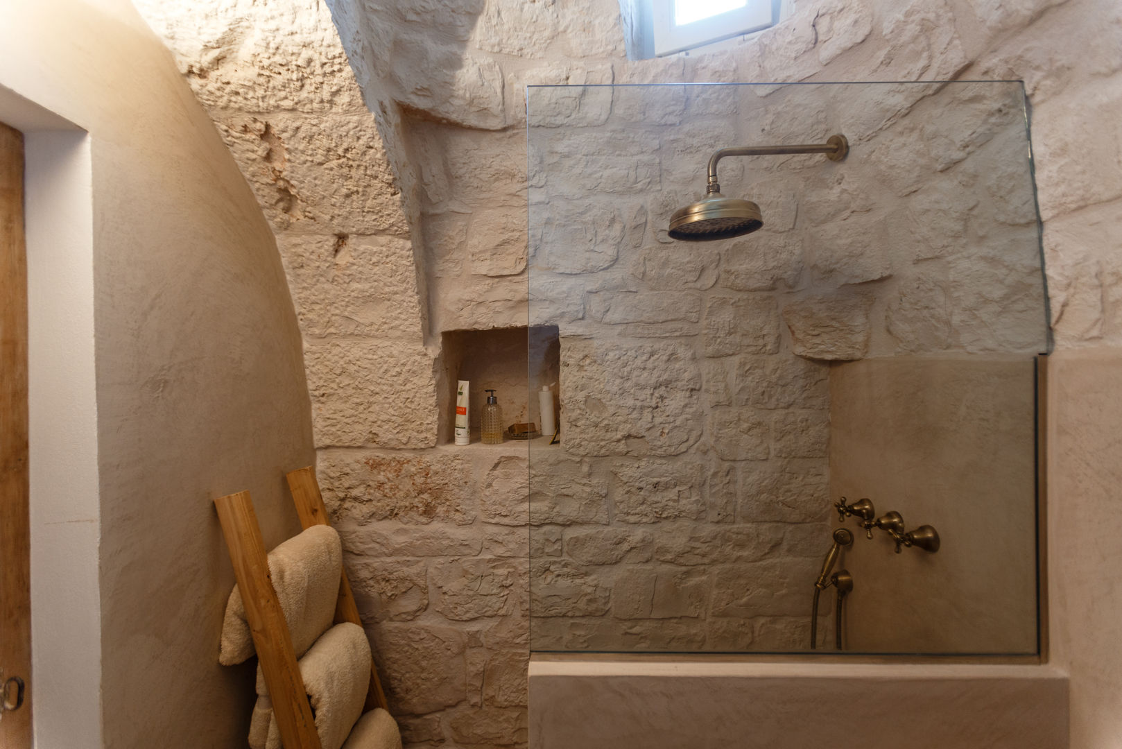 Trullo "LA PERLA", Architetto Floriana Errico Architetto Floriana Errico Mediterranean style bathroom