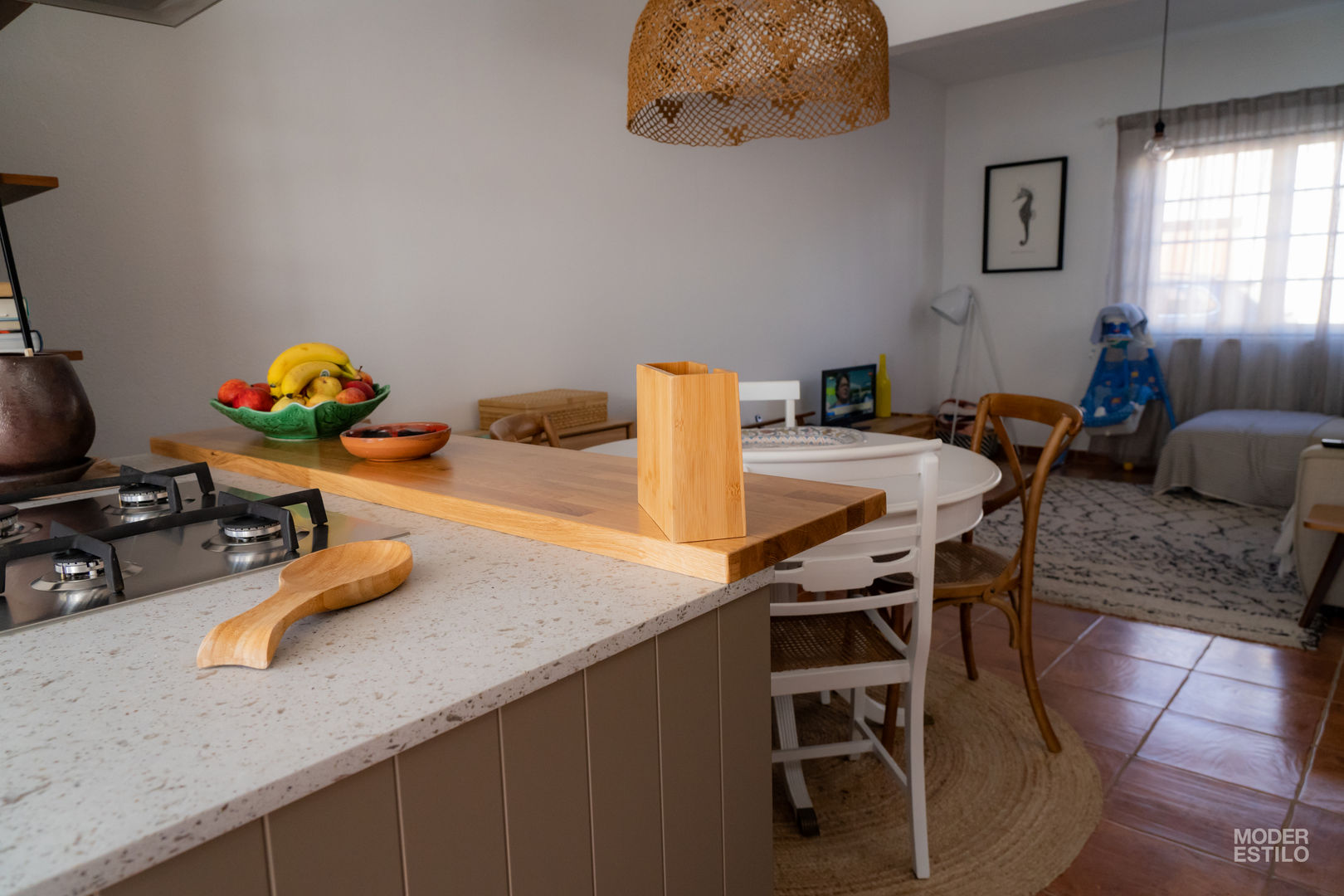 Qualidade moderna com um toque rústico, Moderestilo - Cozinhas e equipamentos Lda Moderestilo - Cozinhas e equipamentos Lda Rustic style kitchen Bench tops