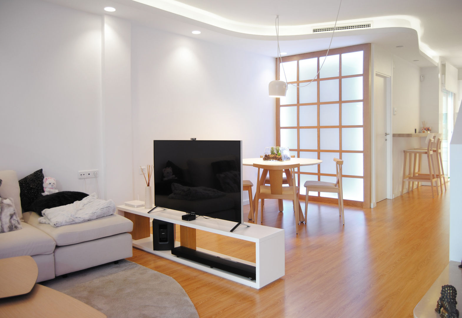 REFORMA VIVIENDA ZEN, Loft 26 Loft 26 Nowoczesna jadalnia Drewno O efekcie drewna