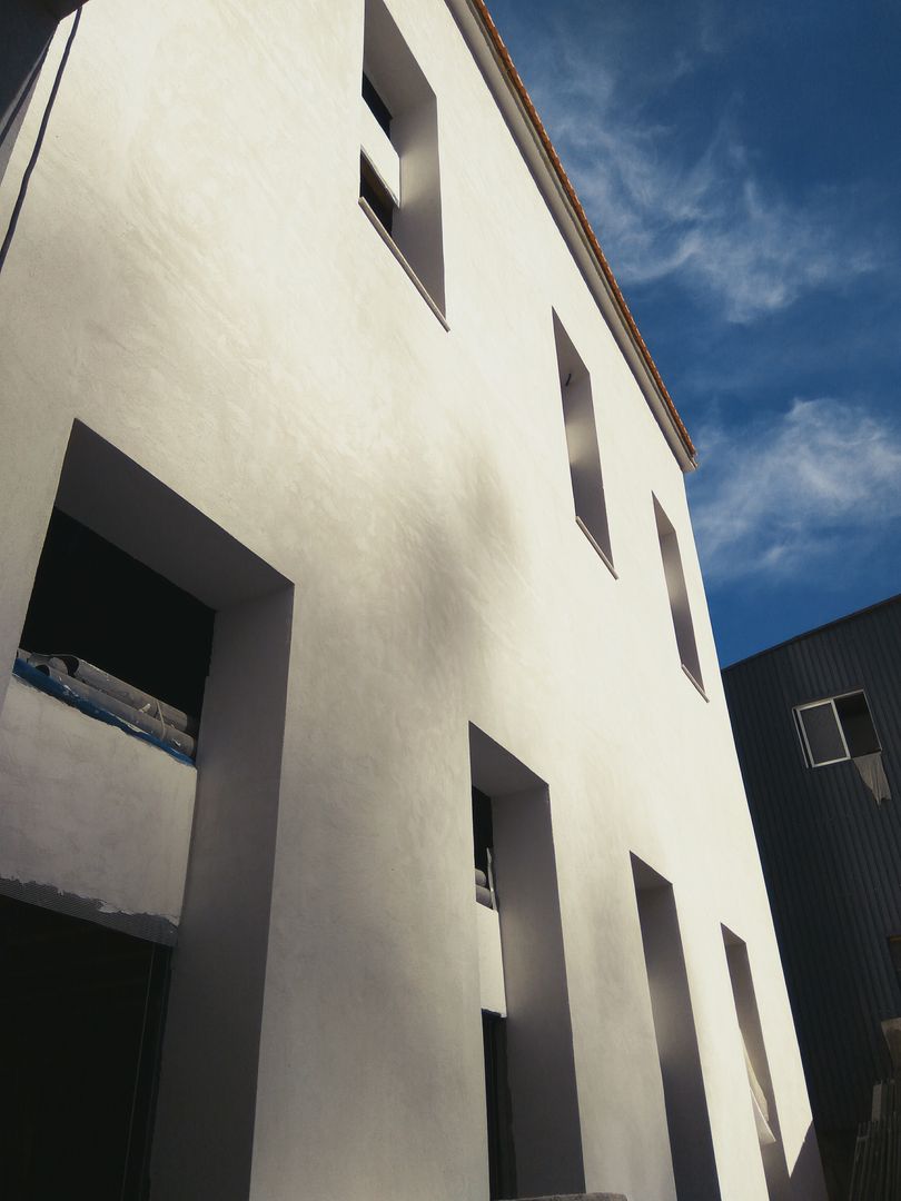 Lofts Cândido dos Reis - Intervenção na fachada PROJETARQ Casas modernas