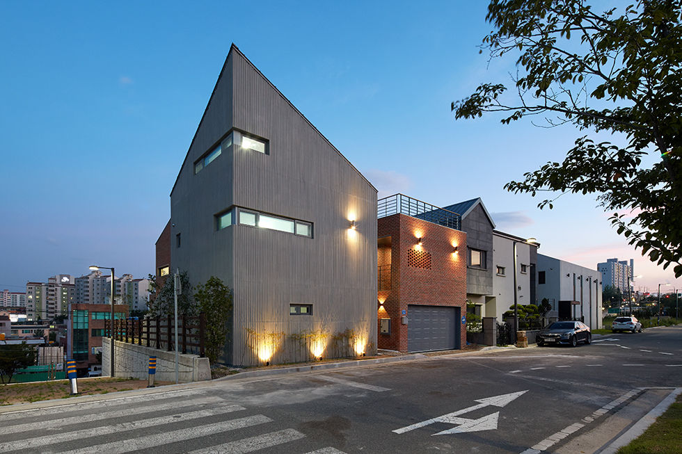 Public&Private House (가칭: Mophol House), (주)카안종합엔지니어링건축사사무소 ｜Architect firm KAAN (주)카안종합엔지니어링건축사사무소 ｜Architect firm KAAN Casas modernas