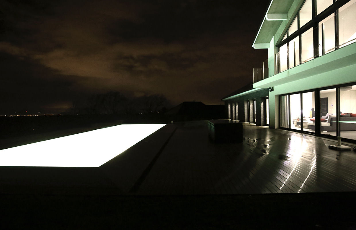 Photo OGGOstudioarchitects, unipessoal lda Casas unifamiliares Pau,house,swimming pool,night