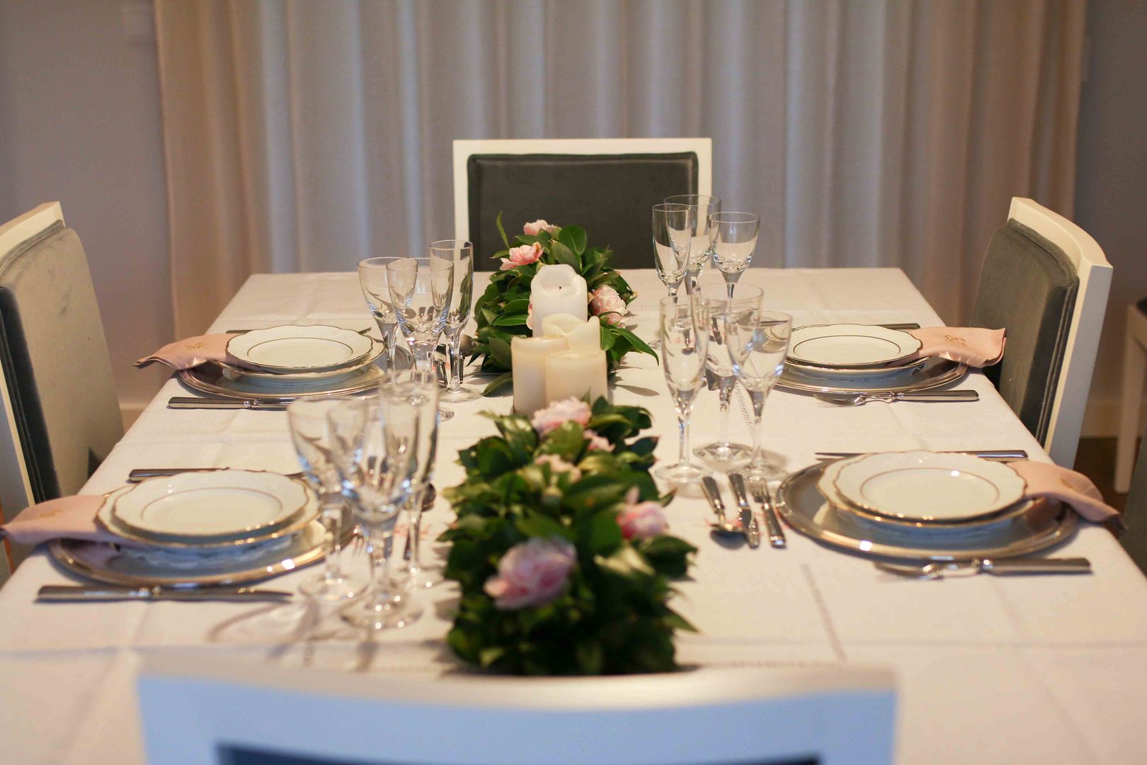 Pink Christmas Table, Perfect Home Interiors Perfect Home Interiors Comedores de estilo clásico Mesas