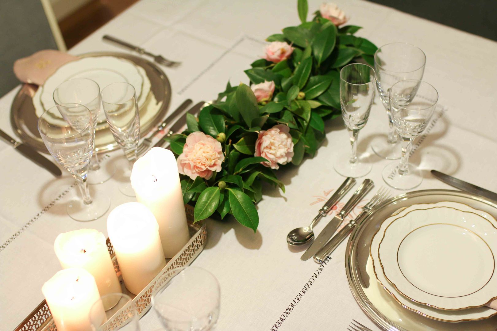 Pink Christmas Table, Perfect Home Interiors Perfect Home Interiors Klassieke eetkamers Tafels