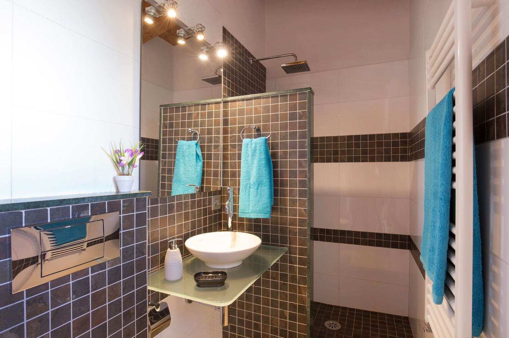 Baño con ducha Diego Cuttone, arquitectos en Mallorca Baños de estilo mediterráneo