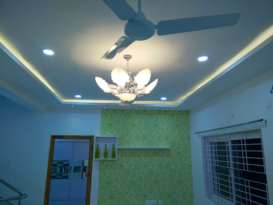 Mr Ravi Kumar PVR Meadows 3BHK Villa, Enrich Interiors & Decors Enrich Interiors & Decors Nowoczesny korytarz, przedpokój i schody Oświetlenie