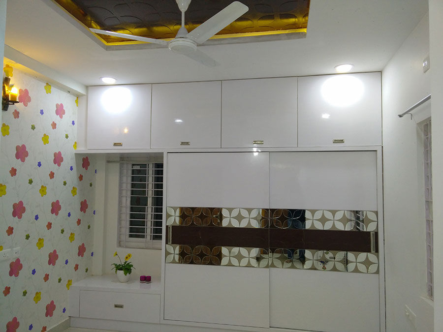 Mr Ravi Kumar PVR Meadows 3BHK Villa, Enrich Interiors & Decors Enrich Interiors & Decors モダンスタイルの寝室 ワードローブ＆クローゼット