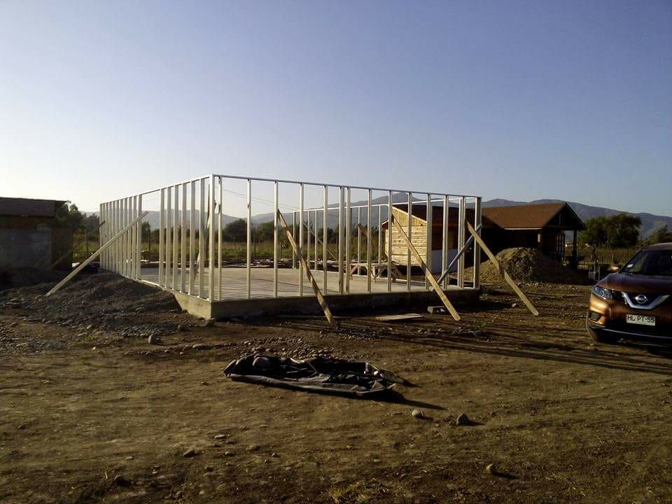 Construcción de Casa en Melipilla por Constuctora Santa Raquel, Sociedad de Inversiones Atcosan ltda. Sociedad de Inversiones Atcosan ltda. 獨棟房