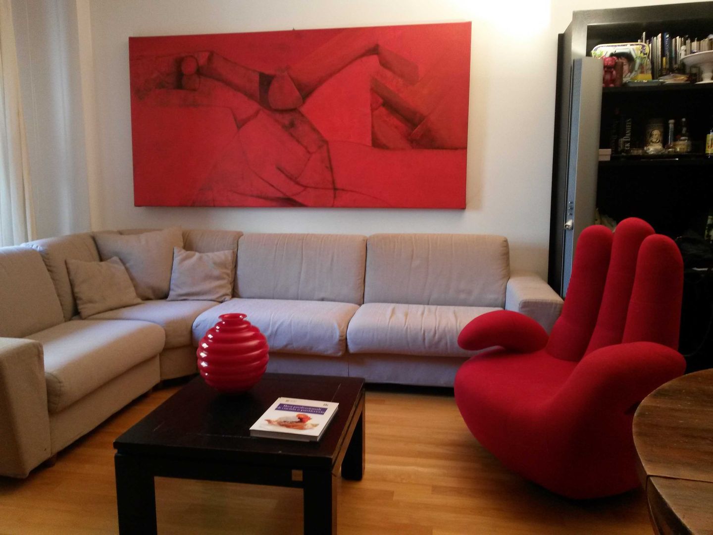 Un tocco di rosso Carla Gatto Soggiorno moderno Rosso potrona rossa,poltrona mano,soggiorno,salone