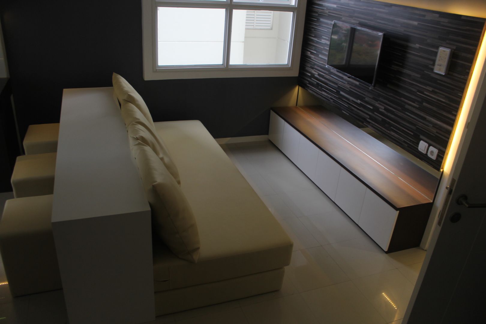 Parahyangan Residence 12 CH - Tipe 2 Bedroom, POWL Studio POWL Studio Modern Living Room