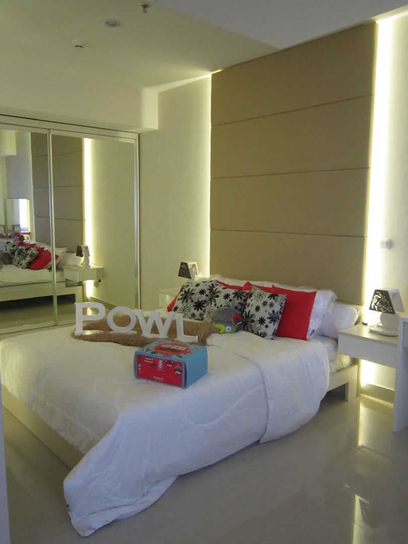 Sudirman Suite, POWL Studio POWL Studio Modern style bedroom