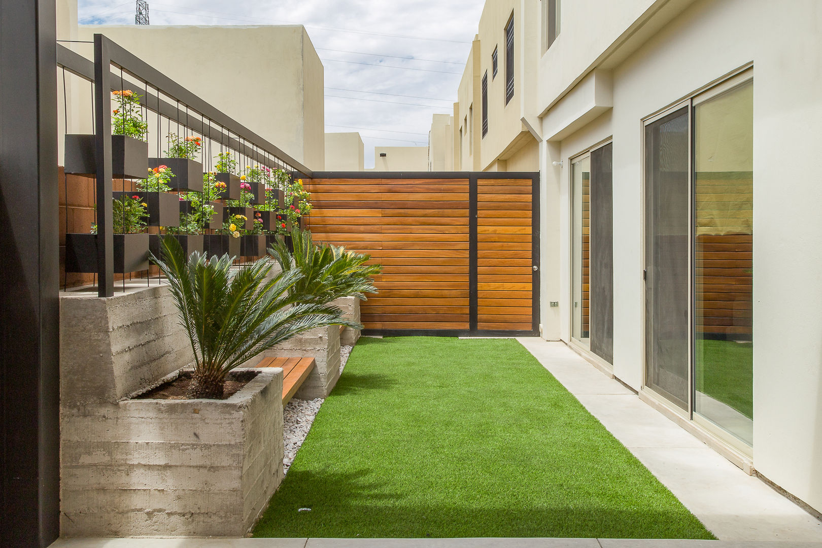 Área Exterior CAF, S2 Arquitectos S2 Arquitectos Minimalist style garden