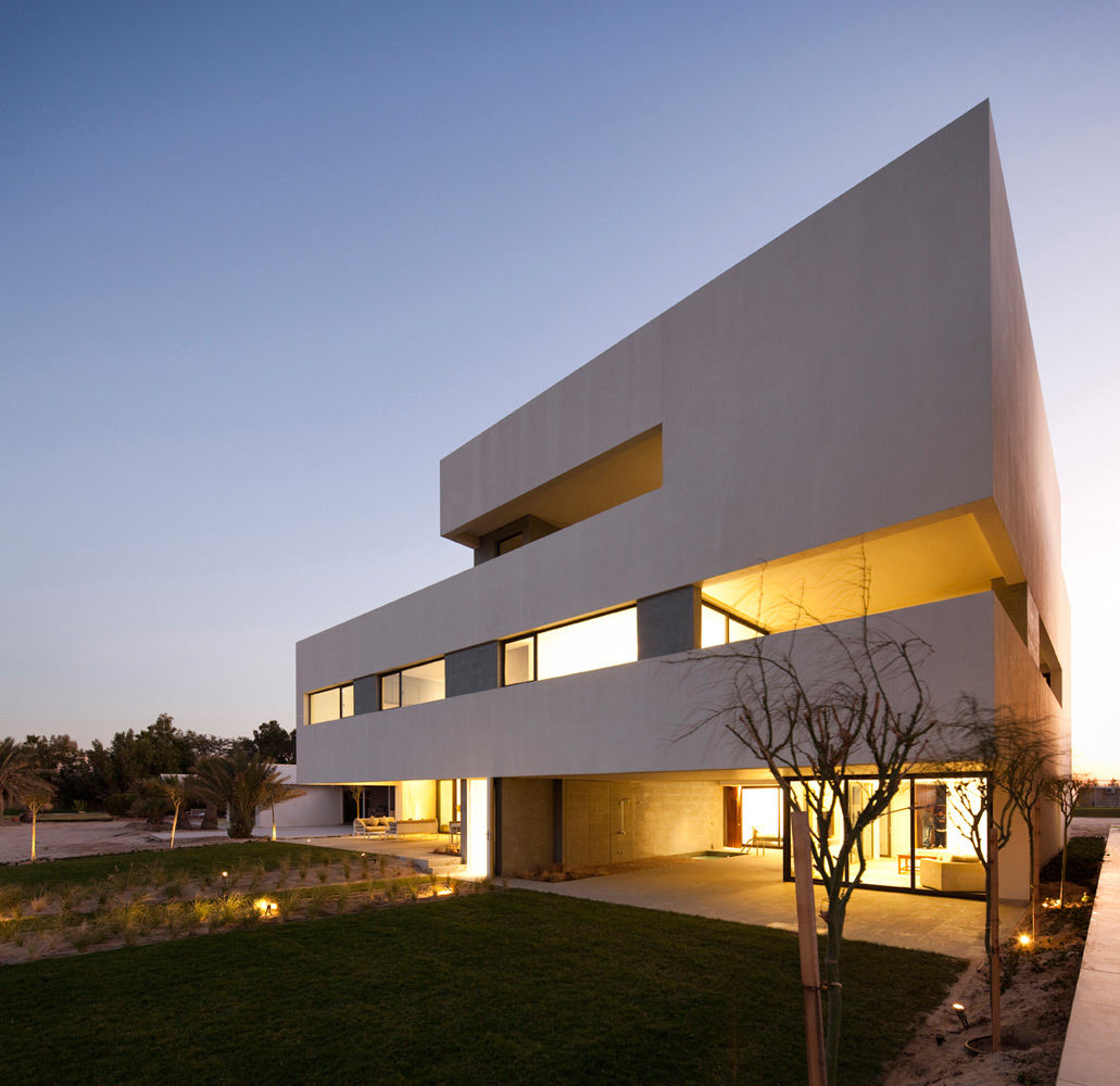 Fachada AGi architects arquitectos y diseñadores en Madrid Casas unifamiliares Concreto