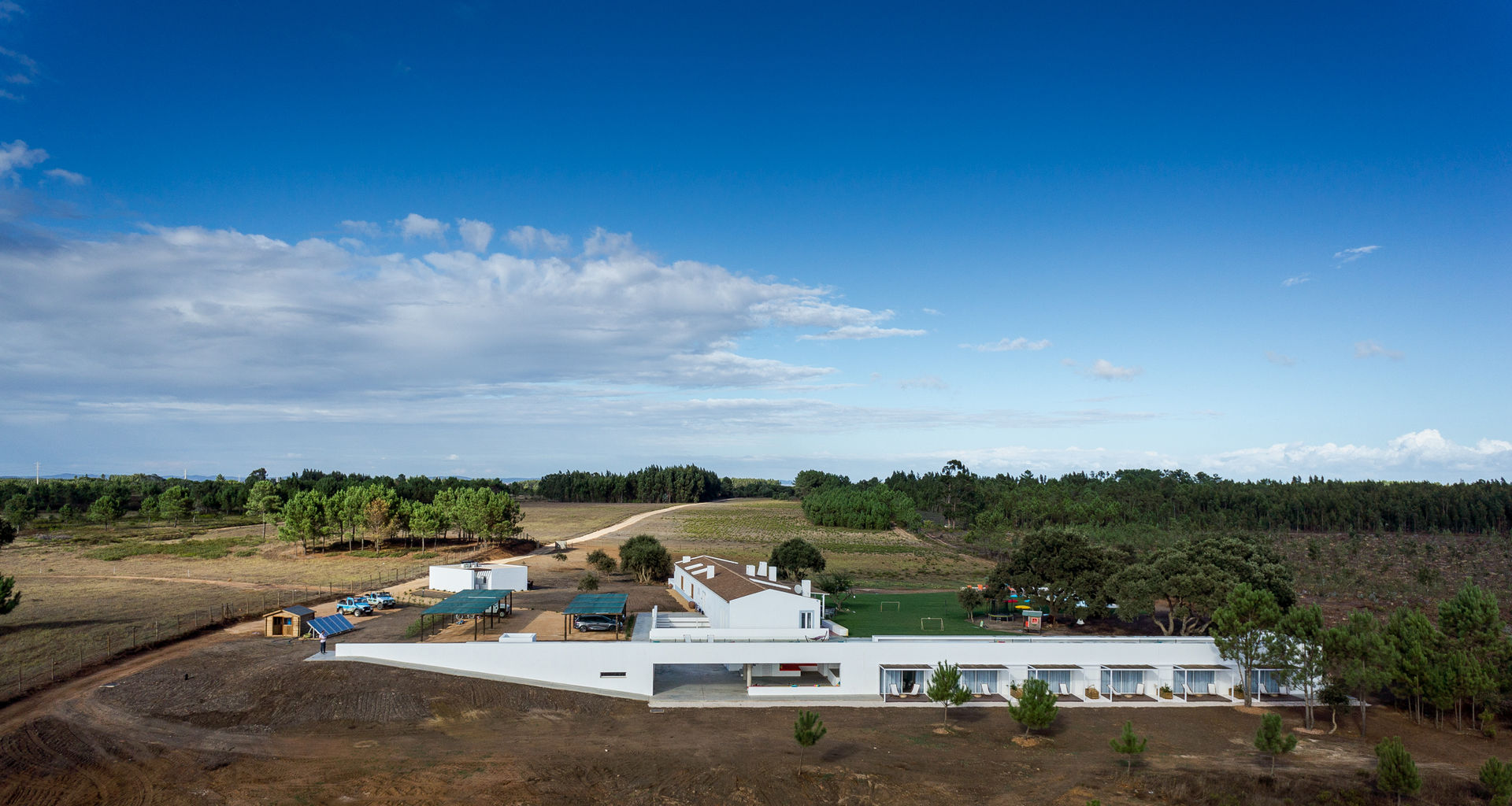 Pé no Monte, [i]da arquitectos [i]da arquitectos Casas de estilo mediterráneo