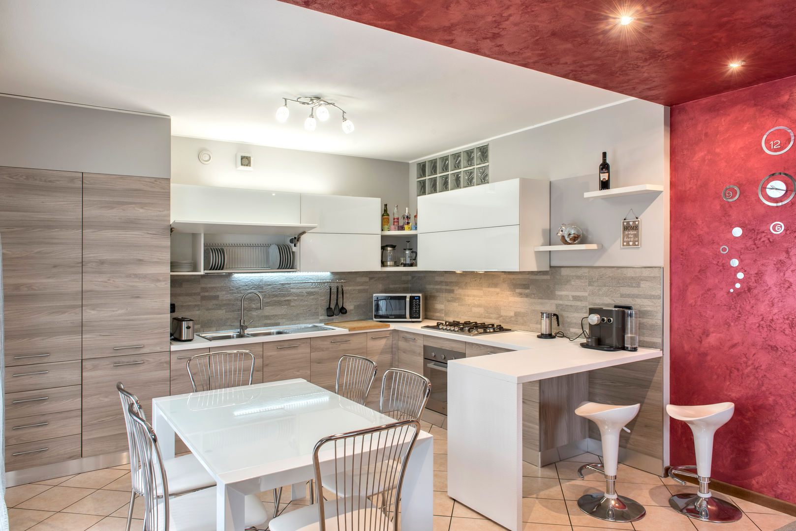 Cucina moderna, Fab Arredamenti su Misura Fab Arredamenti su Misura Cucina moderna Controsoffitto,Ebanisteria,Mobilia,Proprietà,Tavolo,Bianco,Cucina,Lavello,Sedia,Legna