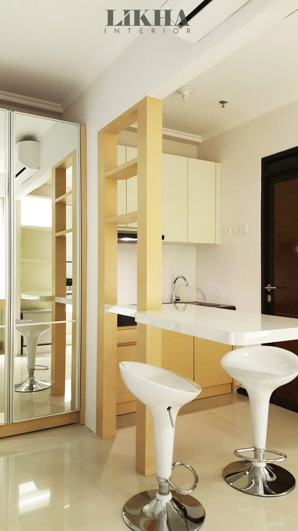 HUNIAN HANGAT DAN LUAS di Apartemen Gateway Pasteur Bandung, Likha Interior Likha Interior Built-in kitchens Plywood