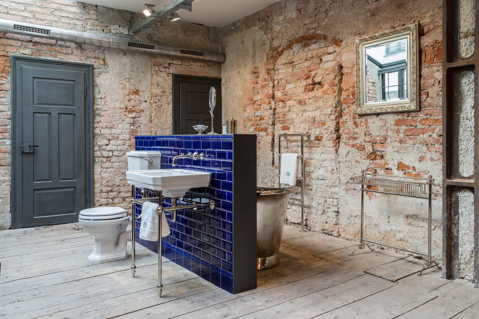 Badezimmer im Industriedesign, Traditional Bathrooms GmbH Traditional Bathrooms GmbH Phòng tắm