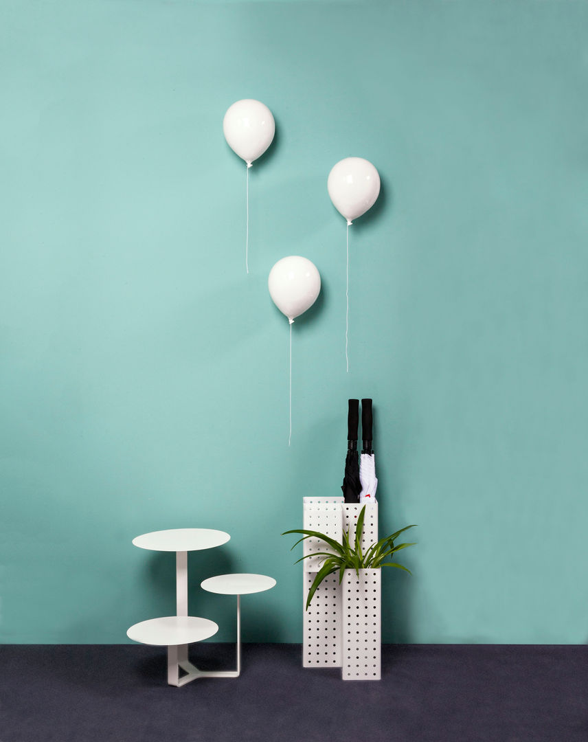 Ingresso d'effetto con i palloncini in ceramica "Balloons" Creativando Srl - vendita on line oggetti design e complementi d'arredo Ingresso, Corridoio & Scale in stile moderno Ceramica walldecor,pareti,ingresso moderno,totalwhite,whitemood,decorazioni murali,Accessori & Decorazioni