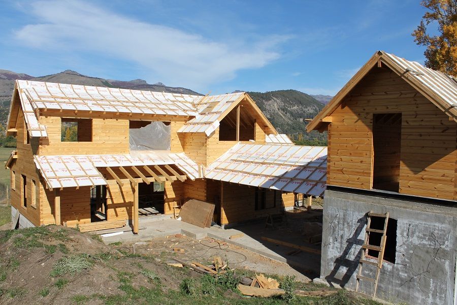 Casa Construida con Troncos de Madera - Patagonia Log Homes, Patagonia Log Homes - Arquitectos - Neuquén Patagonia Log Homes - Arquitectos - Neuquén 木造住宅 無垢材 多色