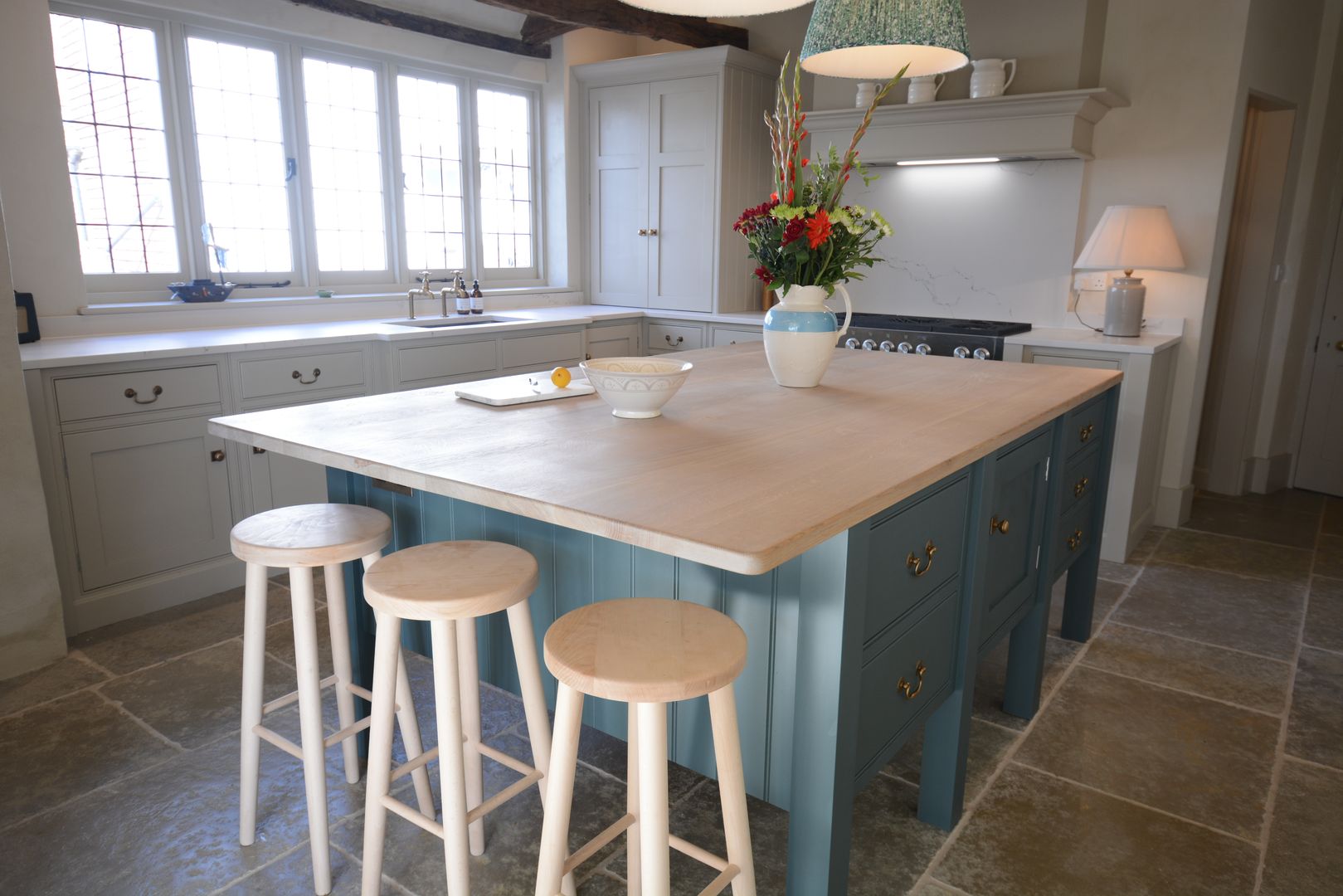 The Old School House, Willow Tree Interiors Willow Tree Interiors Kitchen units Wood Wood effect Stools,kitchen island,Bespoke,Handmade kitchen,Bespoke Kitchen,Willow Tree Interior,Kitchen Design