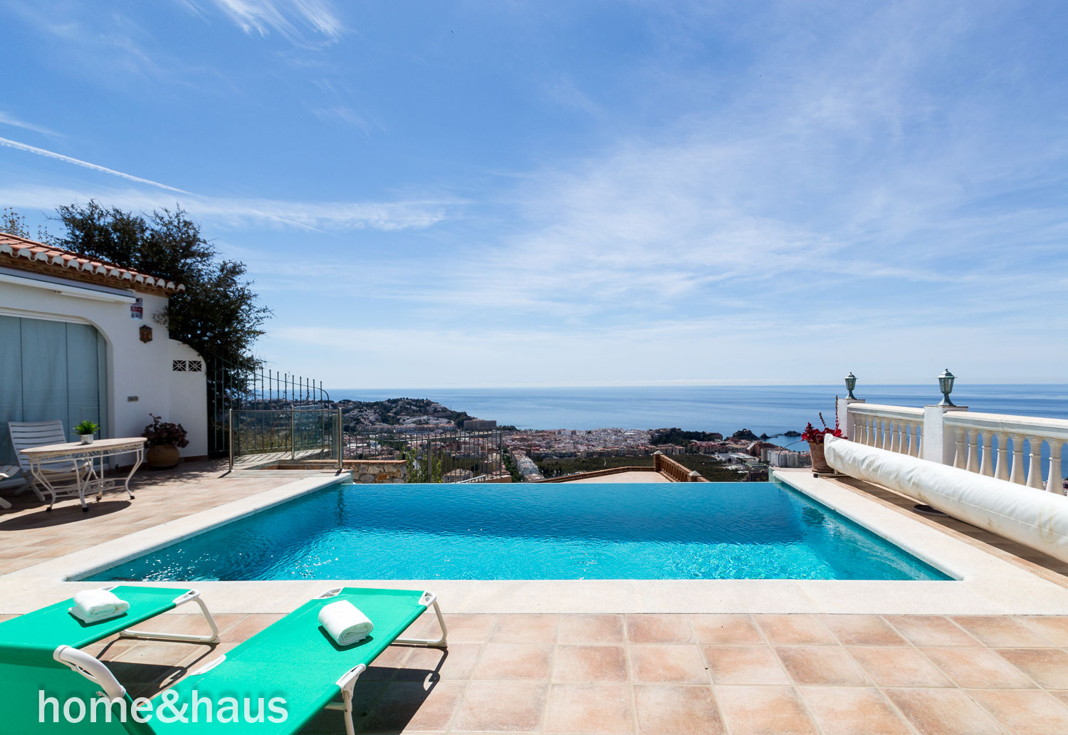 Home Staging y fotografía en Villa Lazy, Home & Haus | Home Staging & Fotografía Home & Haus | Home Staging & Fotografía Mediterrane Pools