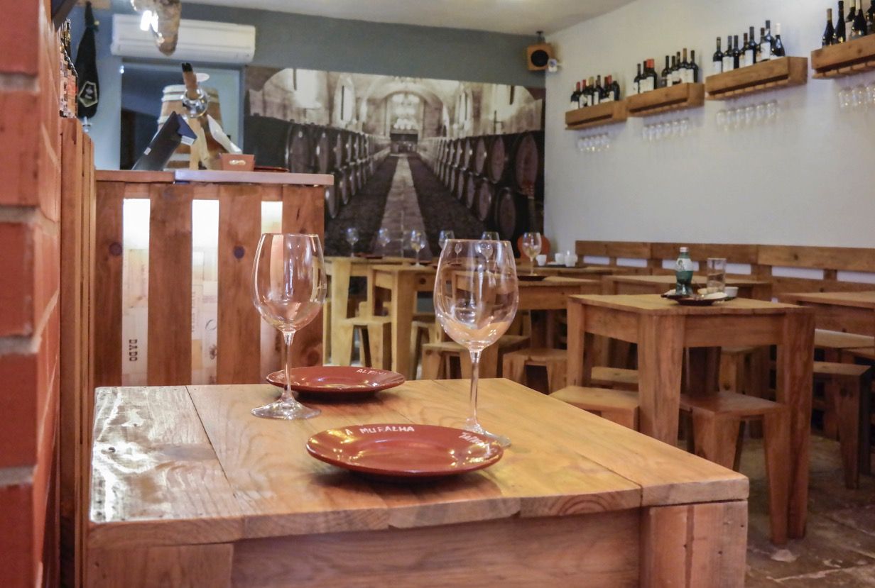 Restaurante . Lisboa . Alfama . A Muralha - Tapas e Vinhos, aponto aponto Комерційні приміщення Гастрономія