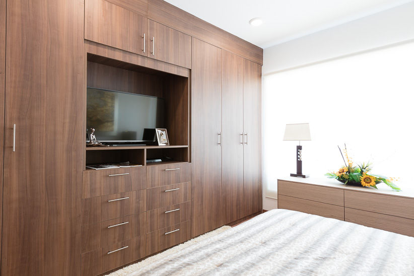 homify Modern dressing room