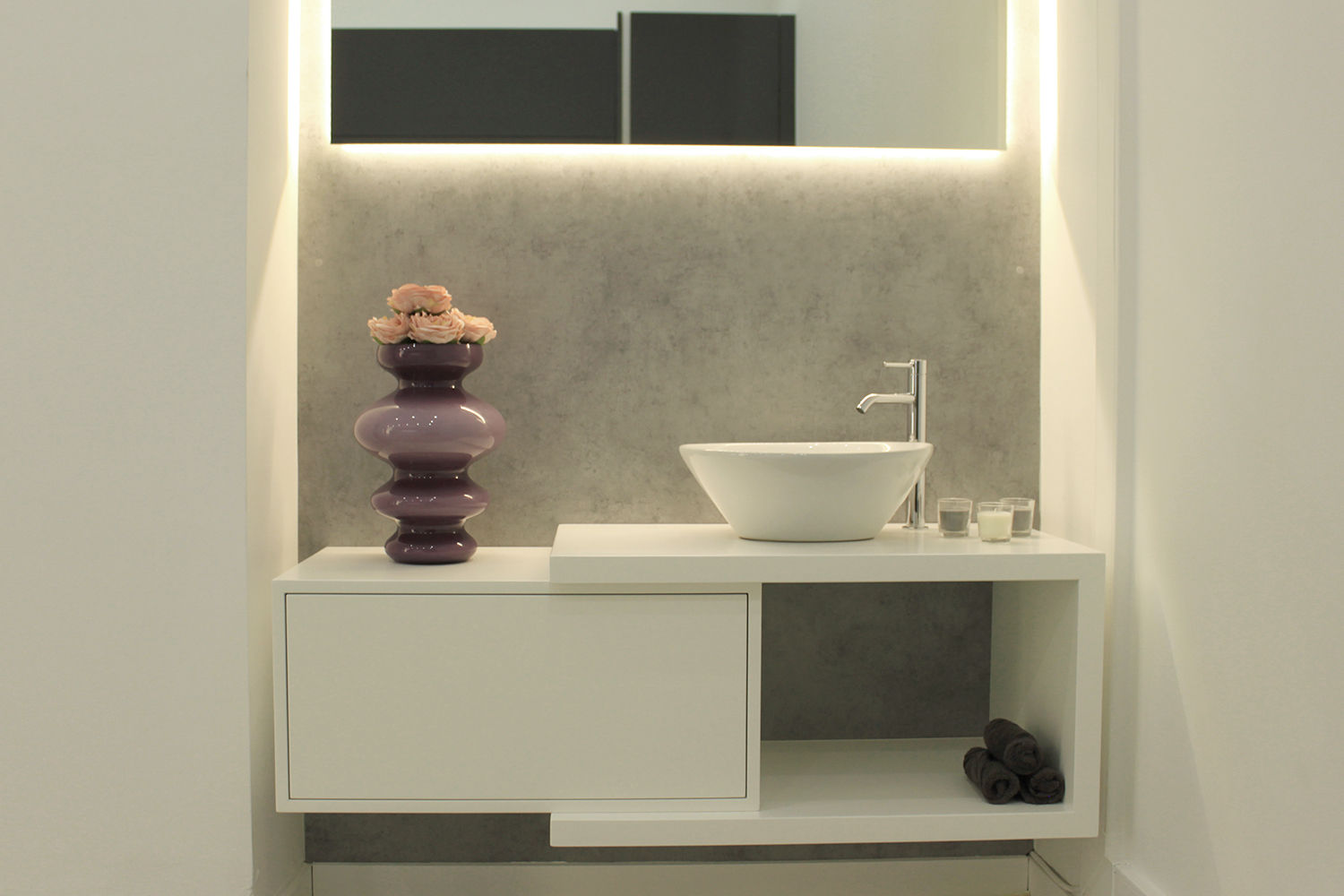 Showroom na Av. João XXI 12 - Lisboa, DIONI Home Design DIONI Home Design Modern bathroom Medicine cabinets