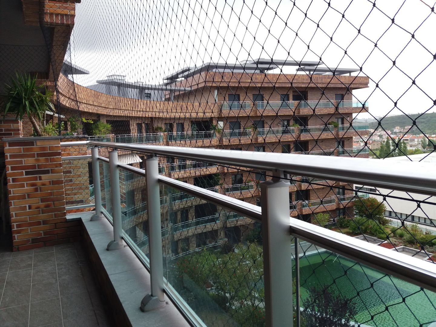 Redes de proteção para varandas, ANTIKEDA ANTIKEDA Industrial style balcony, veranda & terrace Plastic