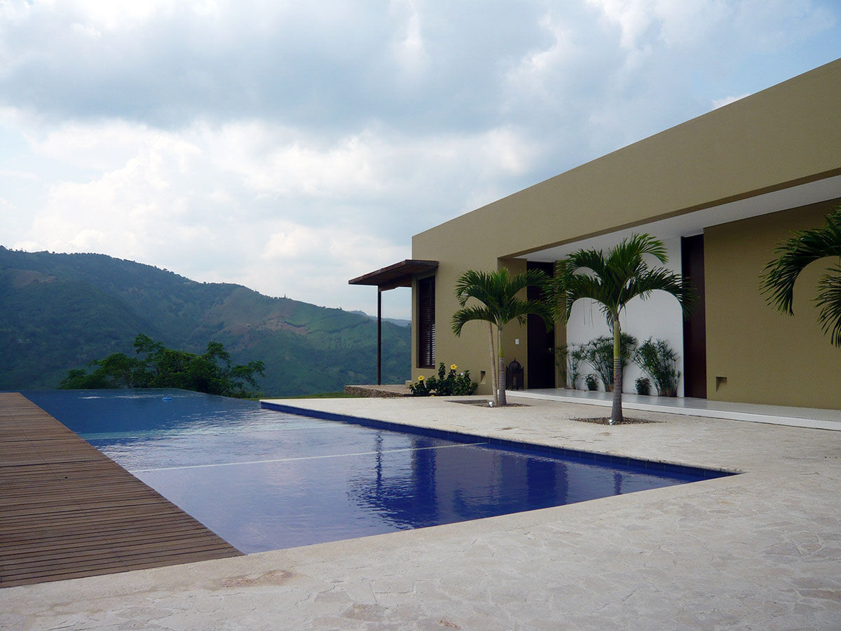 CASA MESA DE YEGUAS V-40, NOAH Proyectos SAS NOAH Proyectos SAS Garden Pool کنکریٹ