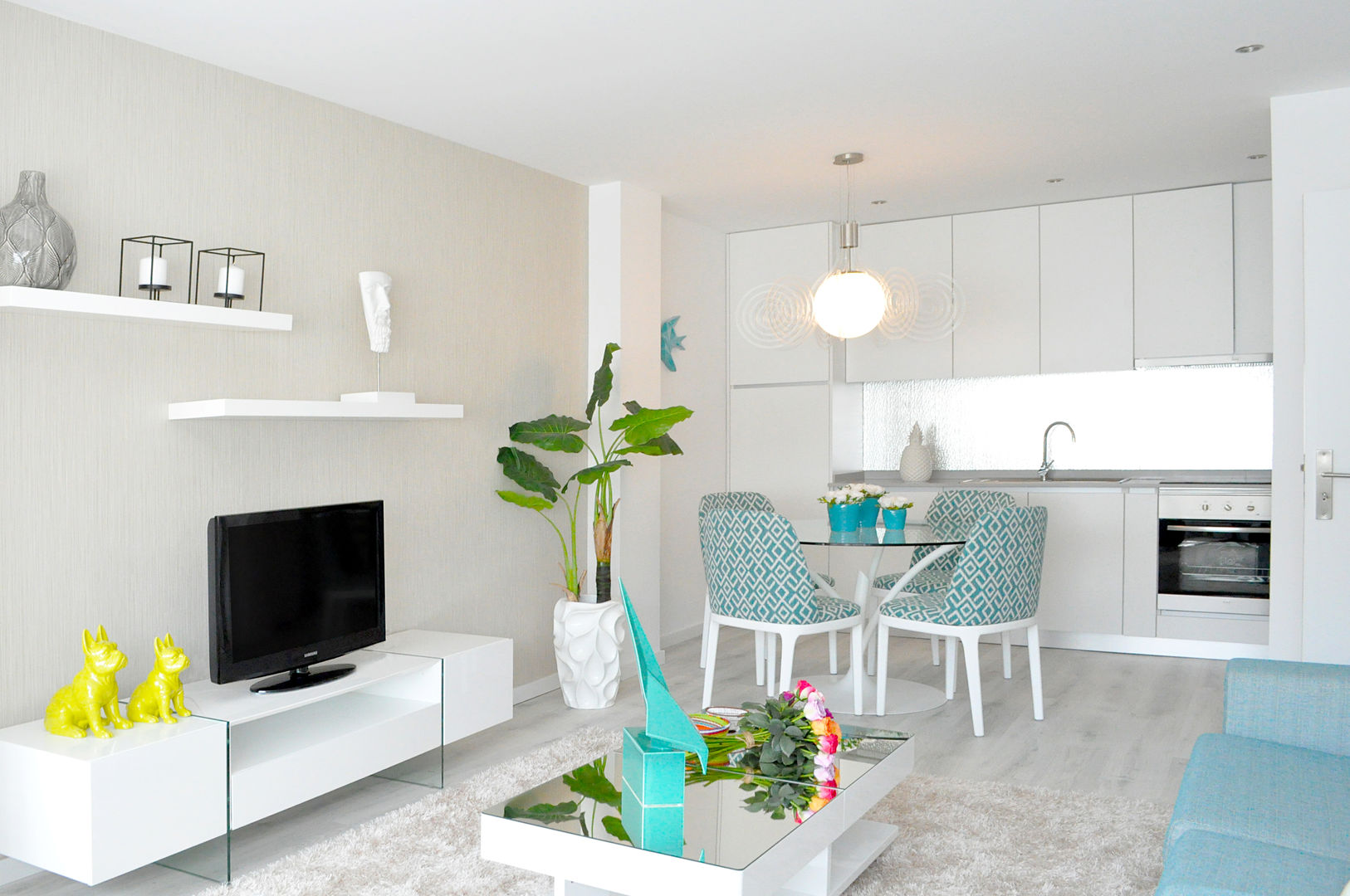 Floris House – Reabilitação de apartamento na Praia da Barra – Aveiro, EMME Atelier de Interiores EMME Atelier de Interiores Salas de estar modernas