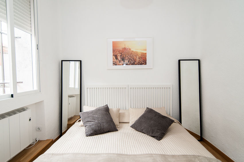 Rentabilidad. Cambio de uso, reforma y decoración de antigua clínica dental en Tetuán, Madrid., Ponytec Ponytec Small bedroom Engineered Wood Transparent