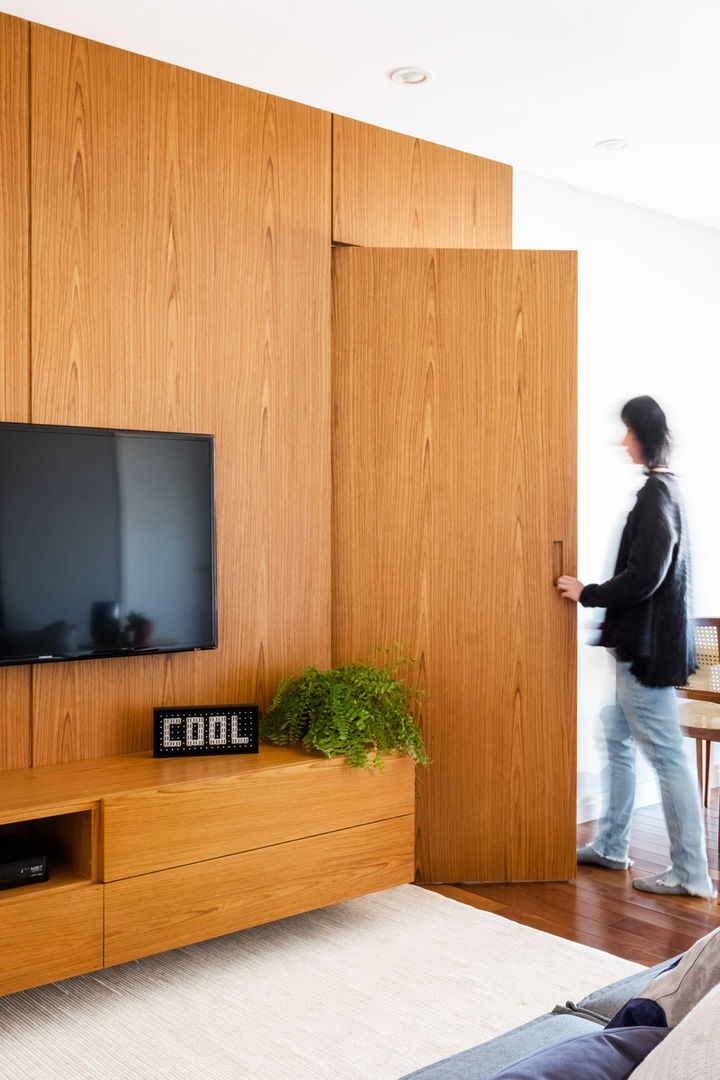 Apartamento PB, Macro Arquitetos Macro Arquitetos Minimalist living room Wood Wood effect