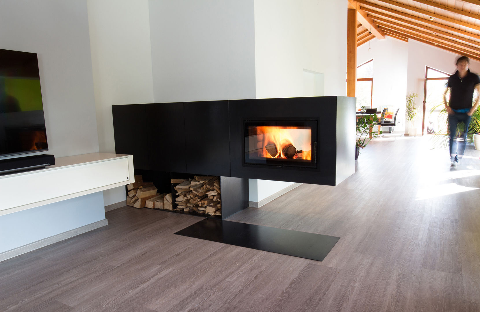 .kii1 | kiimoto Speicherkamin - der Kaminofen für langanhaltende Wärme, kiimoto kamine kiimoto kamine غرفة المعيشة الحديد / الصلب Fireplaces & accessories