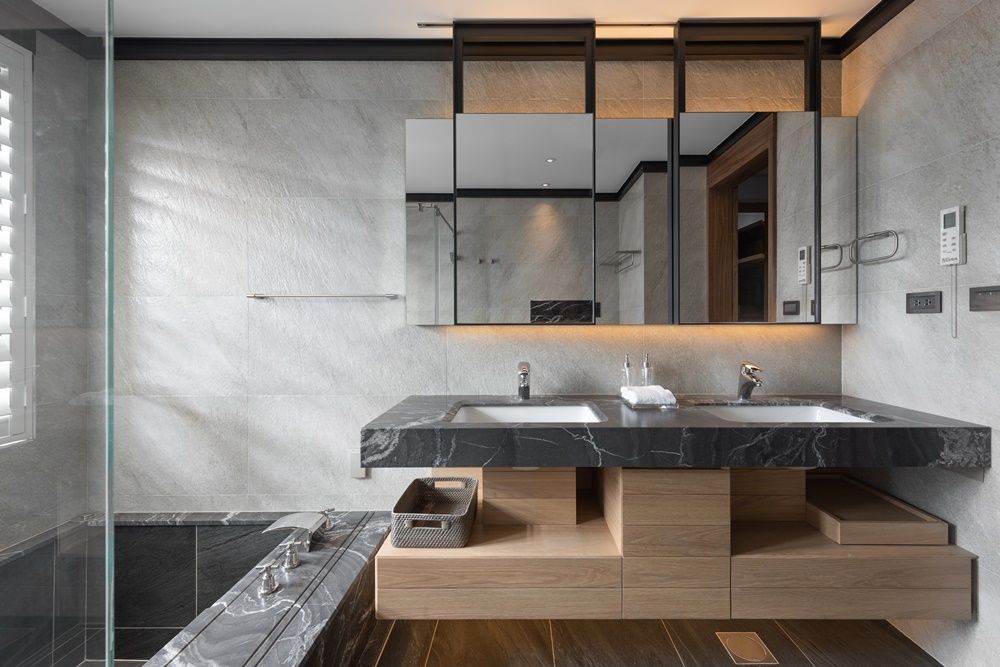 大理石檯面搭配木質櫃面 宸域空間設計有限公司 現代浴室設計點子、靈感&圖片