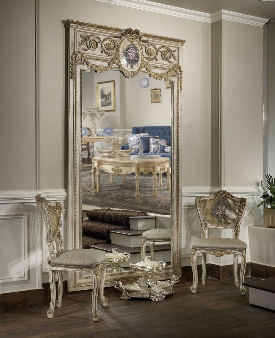 Vintage Entrance mirror with two chairs, NADIA .Gallery NADIA .Gallery Casas de estilo clásico Madera Acabado en madera Accesorios y decoración