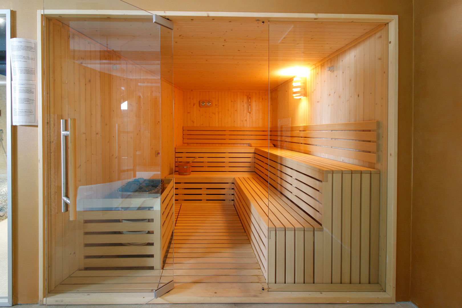 Centro Benessere completo di bagno turco , sauna , piscina riscaldata , percorso kneipp , docce o percorso emozionale., Aquazzura Piscine Aquazzura Piscine Powierzchnie handlowe Hotele