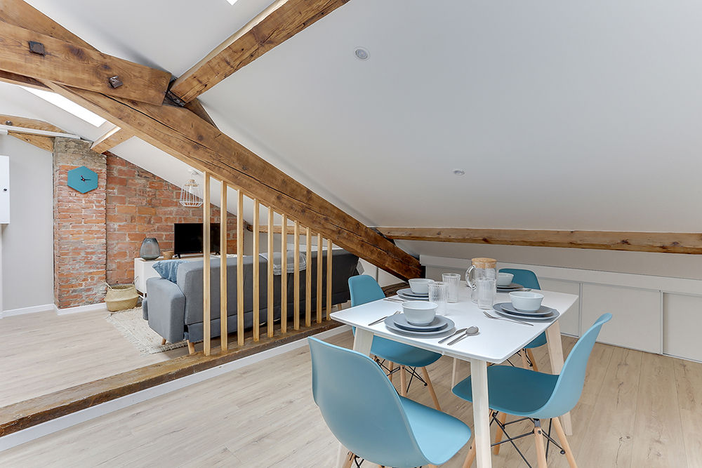 Claustra et poutres de bois, rénovation complète, Lyon 07, Lisa Bronsztejn, Architecture d'intérieur Lisa Bronsztejn, Architecture d'intérieur Scandinavian style dining room Bricks