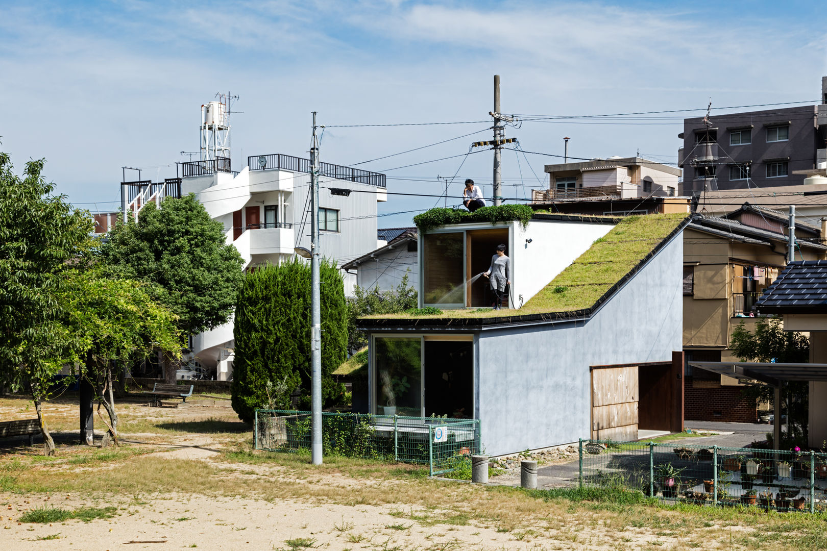 草屋根の家, TENK TENK Dom z drewna