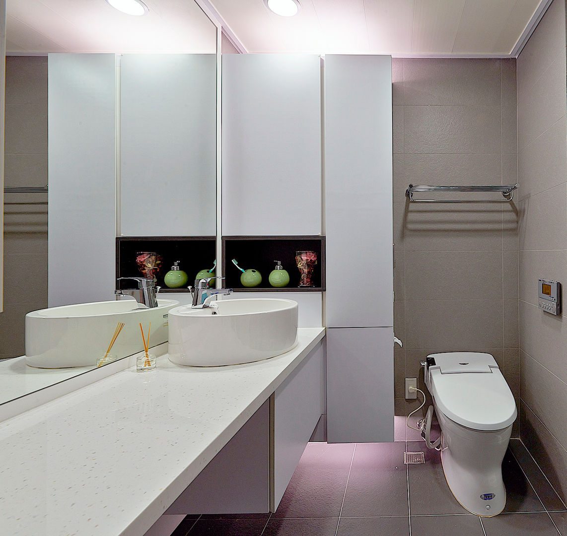 新莊郭公館, Moooi Design 驀翊設計 Moooi Design 驀翊設計 現代浴室設計點子、靈感&圖片