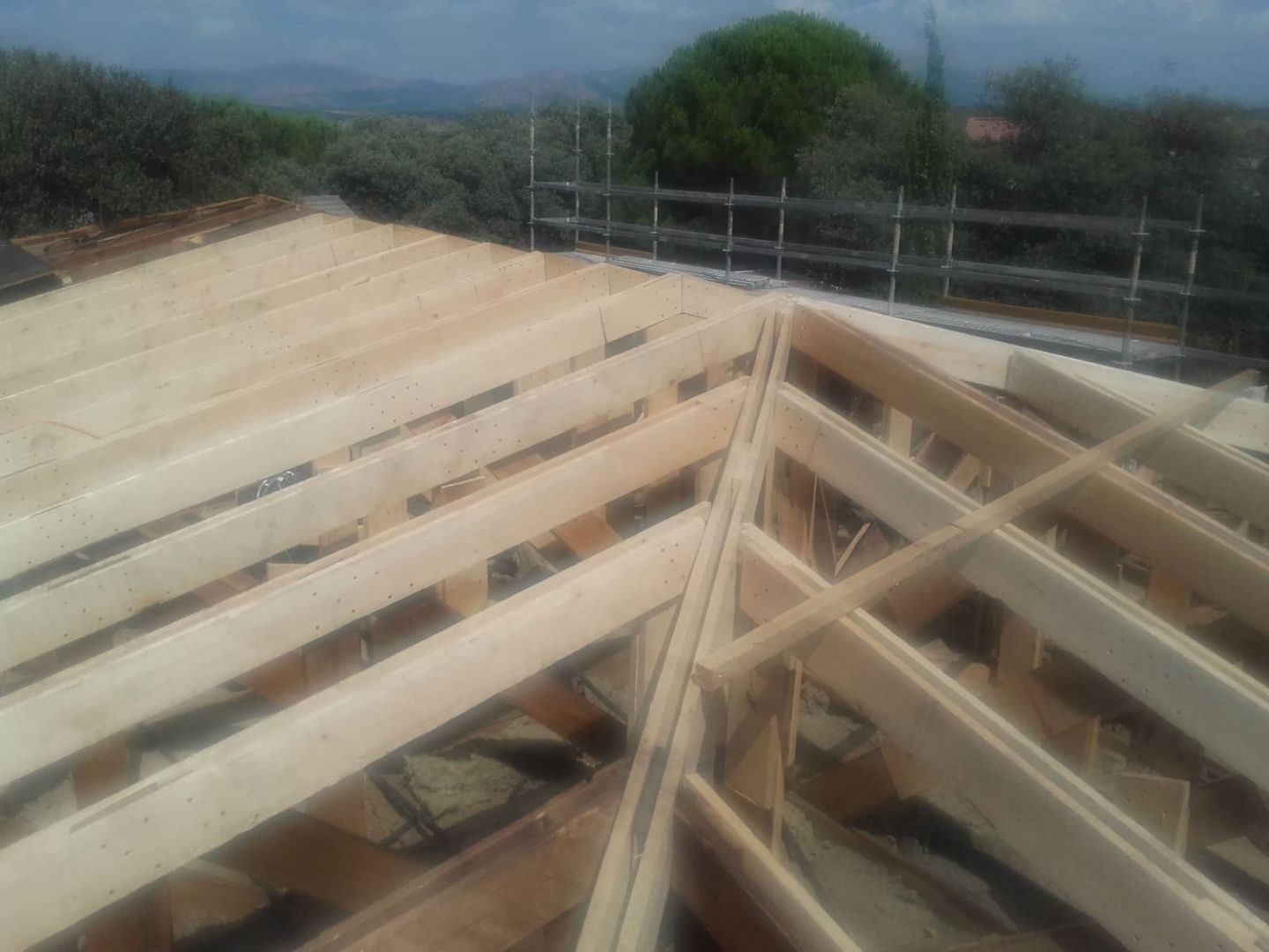 Reconstrucción de tejado en Valdemorillo, Recasa, reformas y rehabilitaciones en Marbella Recasa, reformas y rehabilitaciones en Marbella رووف تراس خشب Wood effect