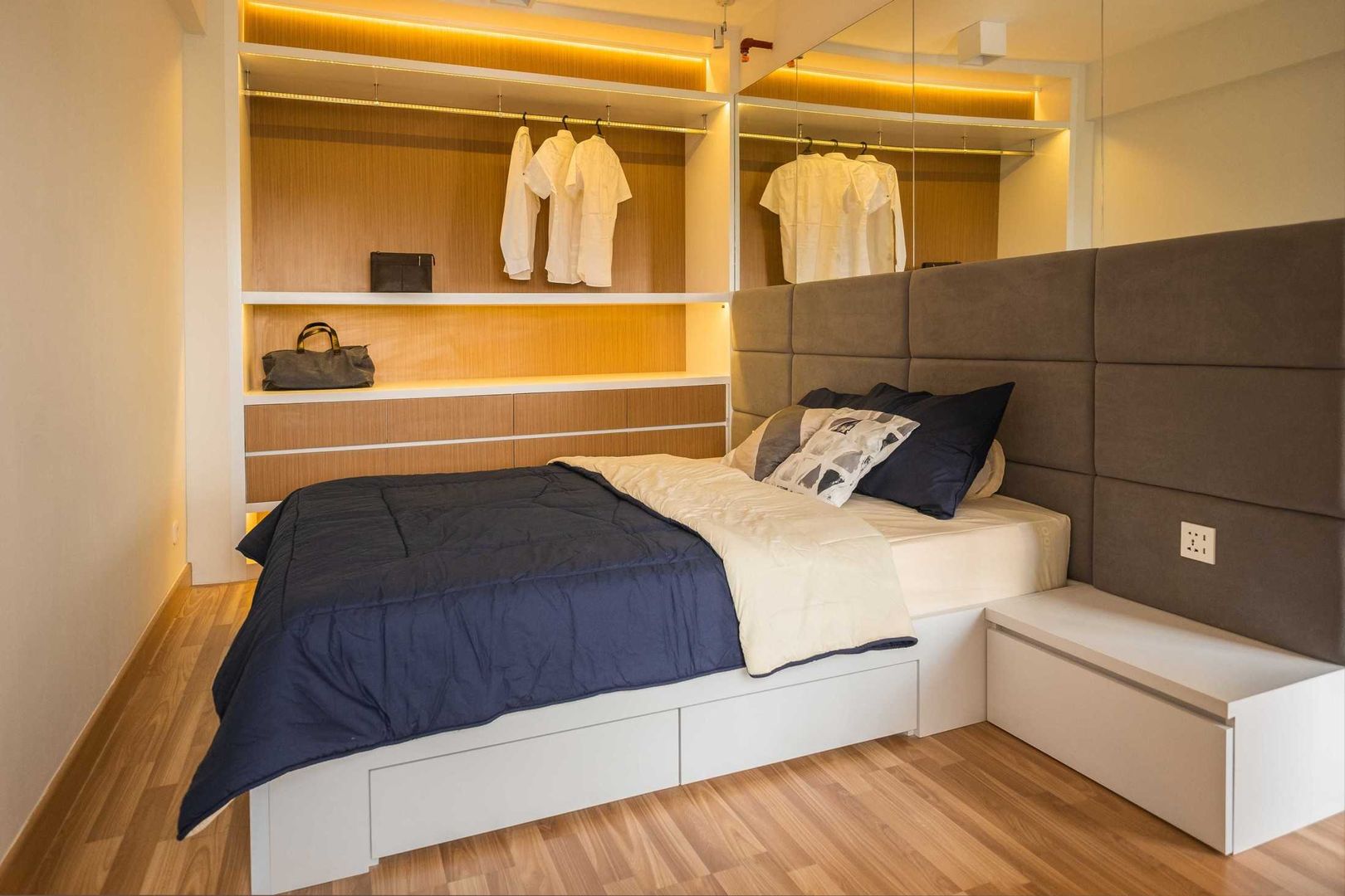 Mr R Bintaro Park View, FIANO INTERIOR FIANO INTERIOR Dormitorios de estilo minimalista