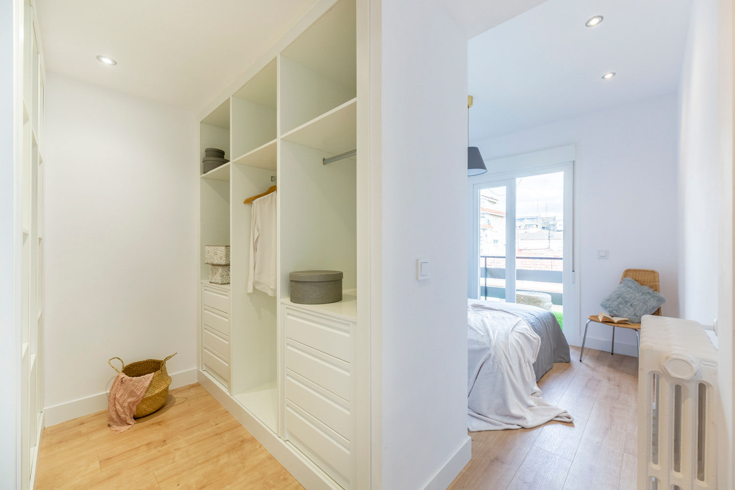 FACTORY HOME STAGING CALLE PEÑUELAS, FACTORY HOME STAGING FACTORY HOME STAGING Minimalistische Schlafzimmer